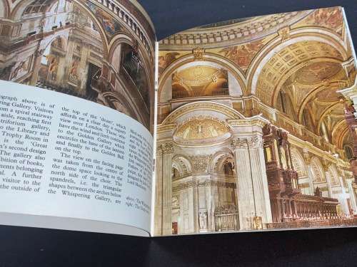 ST PAUL`S CATHEDRAL VINTAGE BOOKLET