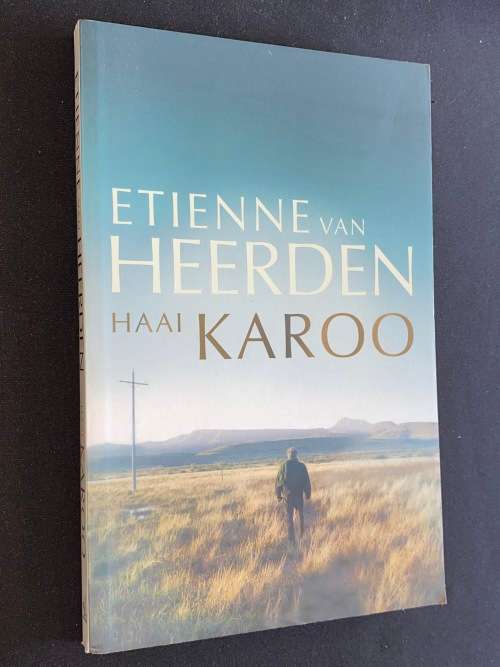 HAAI KAROO DEUR ETIENNE VAN HEERDEN