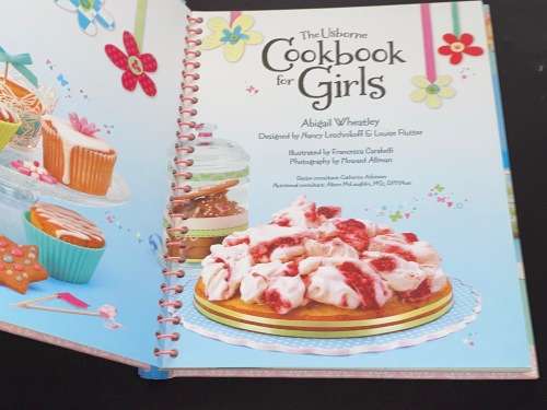 THE USBORNE COOKBOOK FOR GIRLS