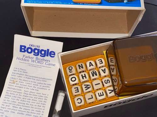 DELUXE BOGGLE PARKER BROTHERS HIDDEN WORD GAME 1970`S