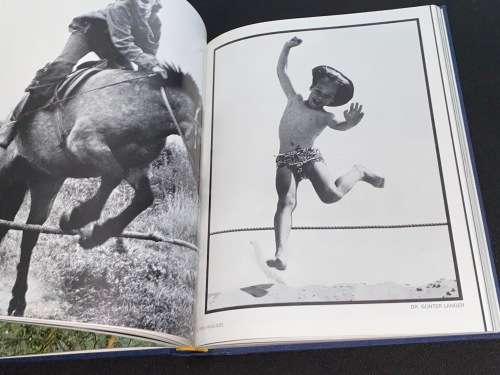 LEICA FOTOGRAFIE 1977 YEAR IN ENGLISH BOUND IN 1 VOLUME
