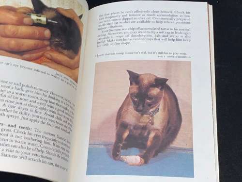 ENJOY YOUR SIAMESE CAT - PET LIBRARY BOOKLET