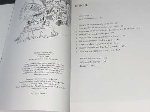 N` LEWE VAN SY EIE DIE BIOGRAFIE VAN VOLKSBLAD DEUR LEO BARNARD & JAN-AD STEMMET