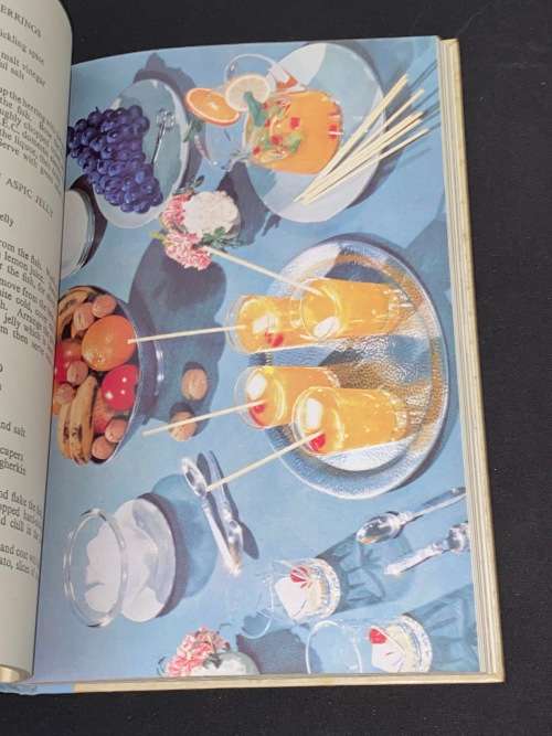 ARTISTRY IN COLD FOOD PREPARATION