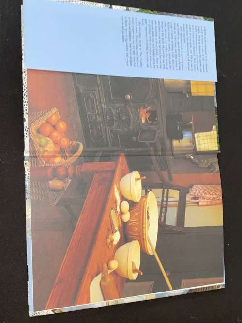 THE COUNTRY KITCHEN PICNICS BY JEAN HATFIELD