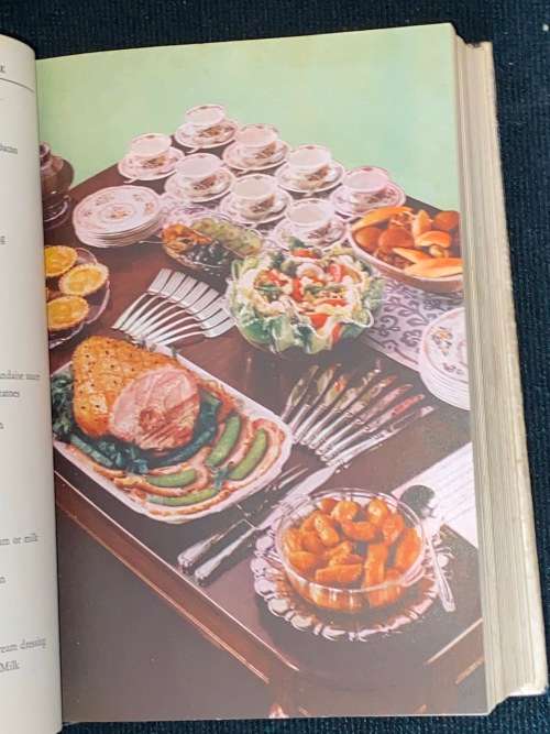 WOMAN`S HOME COMPANION COOK BOOK