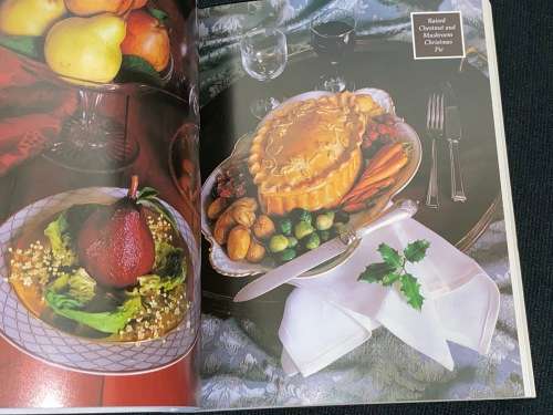 NEITHER FISH NOR FOWL - MEAT FREE EATING FOR PLEASURE BY SARAH BEATTIE