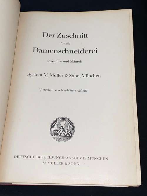 DER ZUSCHNITT FUR DIE DAMEN-SCHNEIDEREI  KOSTUME UND MANTEL - MICHAEL MULLER VINTAGE FASHION