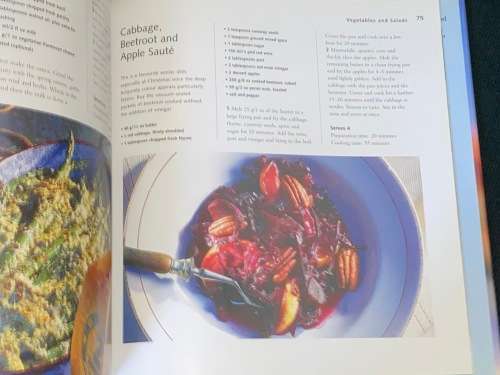 VEGETARIAN RECIPES BY ST MICHAEL FROM MARKS & SPENCER KITCHEN LIBRARY