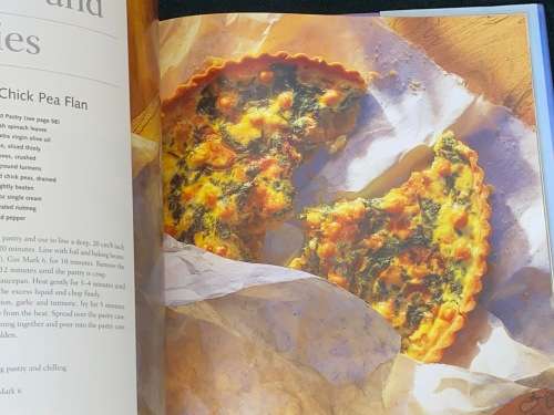 VEGETARIAN RECIPES BY ST MICHAEL FROM MARKS & SPENCER KITCHEN LIBRARY