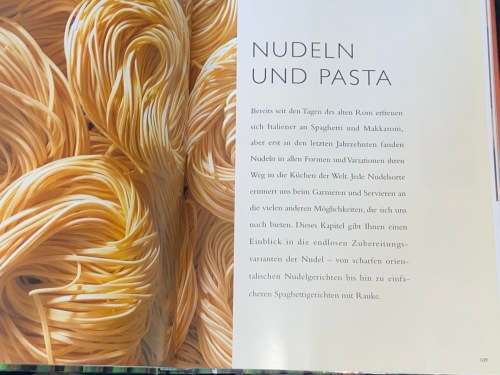 DAS GROSSE BUCH DER VEGETARISCHEN KUCHE
