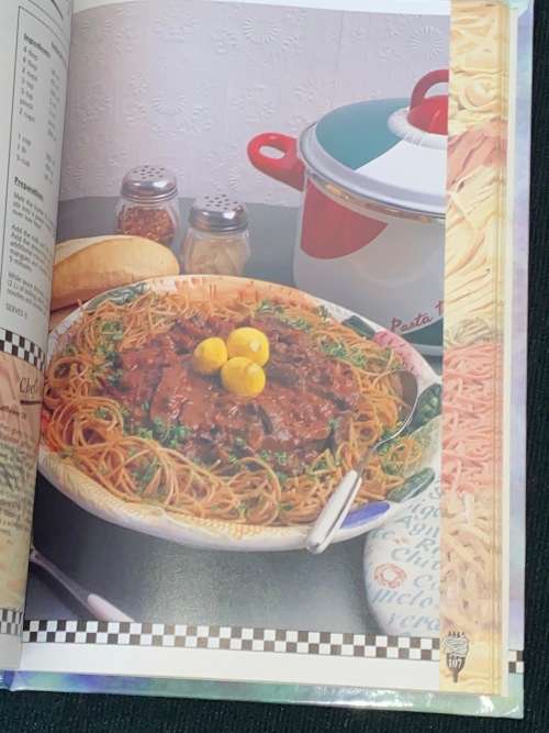 THE ORIGINAL PIZZA & PASTA COOKBOOK BY RON KALENUIK - CANADA