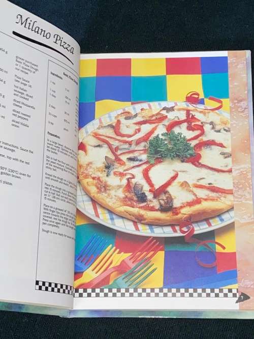 THE ORIGINAL PIZZA & PASTA COOKBOOK BY RON KALENUIK - CANADA