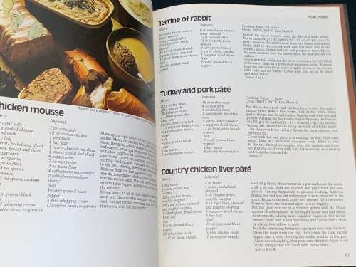 PICNICS & BARBECUES BY MYRA STREET