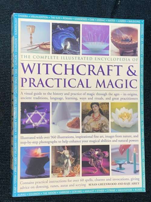 THE COMPLETE ILLUSTRATED ENCYCLOPEDIA OF WITCHCRAFT & PRACTICAL MAGIC