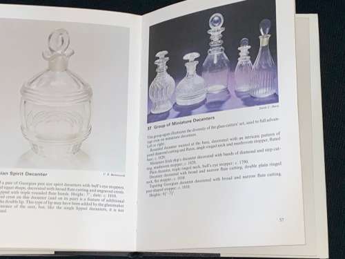 ENGLISH BOTTLES & DECANTERS 1650 - 1900 BY DEREK C. DAVIS