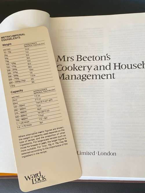 MRS BEETON`S COOKERY AND HOUSEHOLD MANAGEMENT