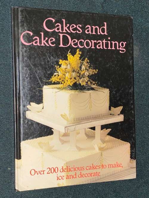 CAKES AND CAKE DECORATING