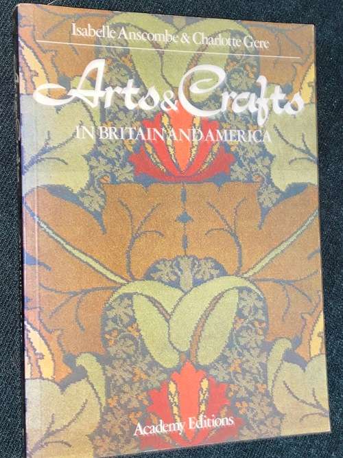 ARTS & CRAFTS IN BRITAIN AND AMERICA BY ISABELLE ANSCOMBE & CHARLOTTE GERE