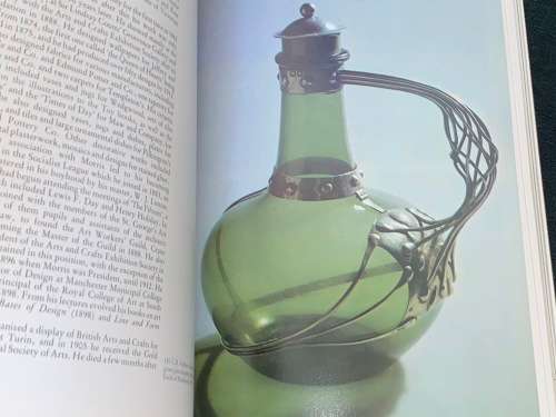 ARTS & CRAFTS IN BRITAIN AND AMERICA BY ISABELLE ANSCOMBE & CHARLOTTE GERE