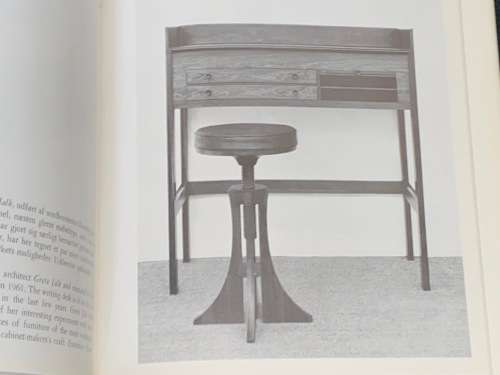 40 HANDVAERKET VISER VEJEN DANSKE MOBLER GENNEM 40 AR - 40 YEARS OF DANISH FURNITURE DESIGN