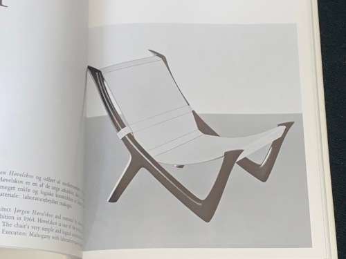 40 HANDVAERKET VISER VEJEN DANSKE MOBLER GENNEM 40 AR - 40 YEARS OF DANISH FURNITURE DESIGN