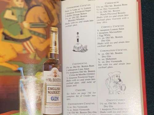 MR. BOSTON DE LUXE OFFICIAL BARTENDERS GUIDE