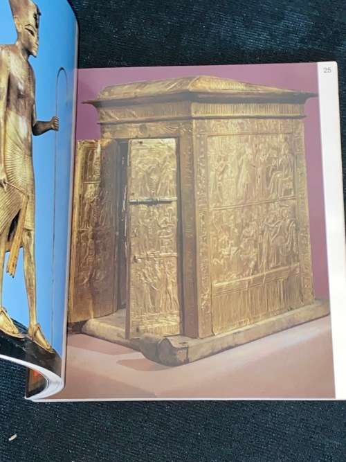 TREASURES OF TUTANKHAMUN