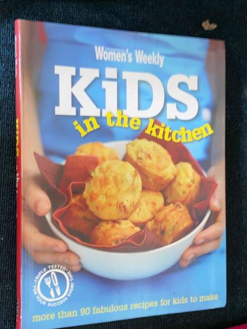 THE AUSTRALIAN WOMAN`S WEEKLY KIDS IN THE KITCHEN