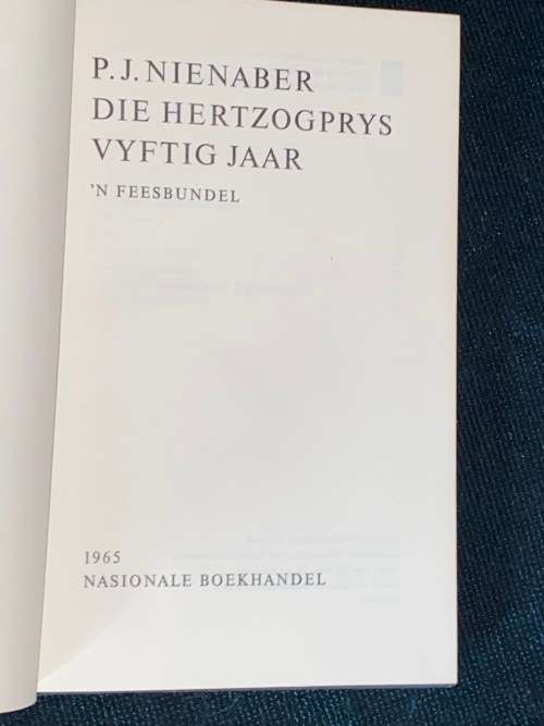 P.J. NIENABER DIE HERTZOGPRYS VYFTIG JAAR `N FEESBUNDEL