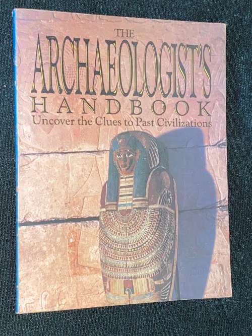 THE ARCHAEOLOGIST`S HANDBOOK UNCOVER THE CLUES TO PAST CIVILIZATIONS