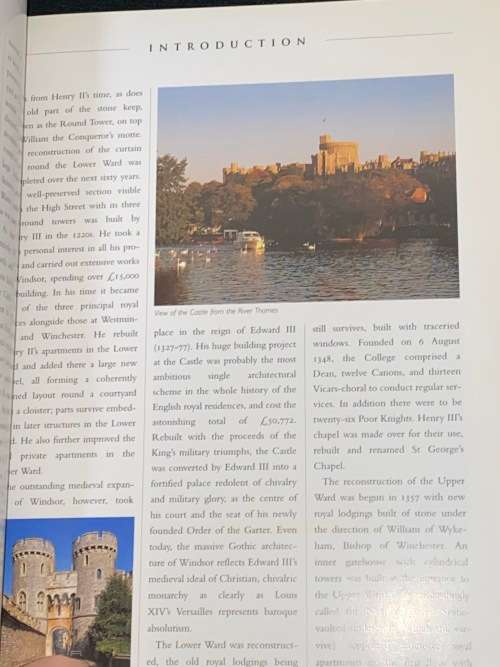 WINDSOR CASTLE OFFICIAL GUIDE
