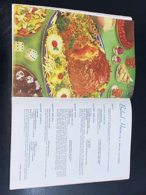 VINTAGE ROBERTSON`S SPICES RECIPE BOOK