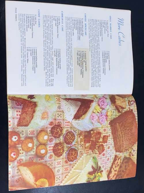 VINTAGE ROBERTSON`S SPICES RECIPE BOOK