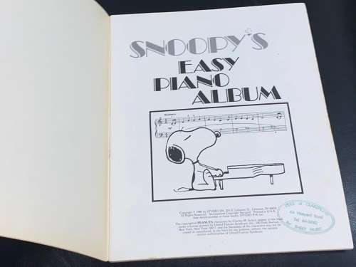 SNOOPY`S  EASY PIANO ALBUM SHEET MUSIC