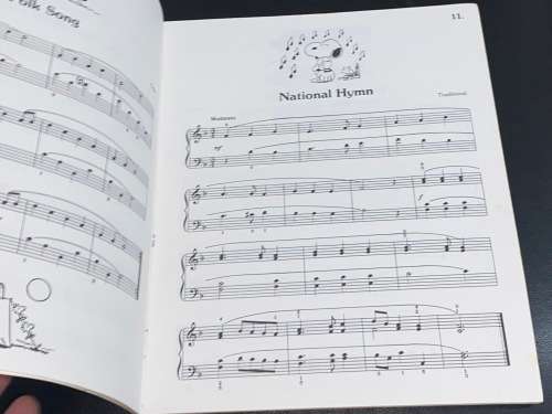 SNOOPY`S  EASY PIANO ALBUM SHEET MUSIC