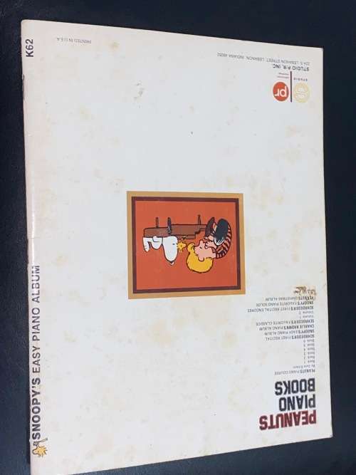 SNOOPY`S  EASY PIANO ALBUM SHEET MUSIC