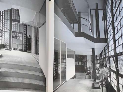 LA MAISON DE VERRE BY PIERRE CHAREAU