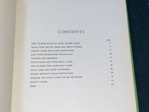 WOMAN`S OWN BOOK OF CAKE DECORATING AND CAKE MAKING