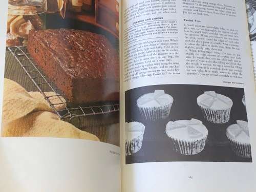 WOMAN`S OWN BOOK OF CAKE DECORATING AND CAKE MAKING
