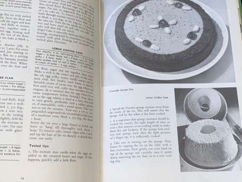 WOMAN`S OWN BOOK OF CAKE DECORATING AND CAKE MAKING