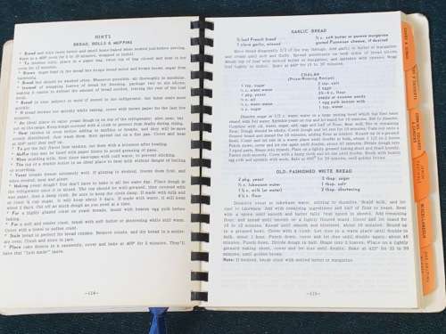 SECOND HELPINGS PLEASE! VINTAGE COOK BOOK 1968 1ST EDITION