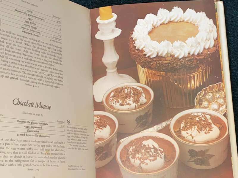 CADBURY`S CHOCOLATE COOKBOOK BY PATRICIA DUBAR