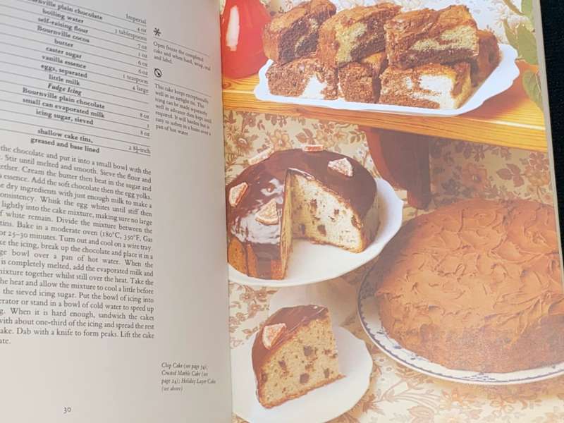 CADBURY`S CHOCOLATE COOKBOOK BY PATRICIA DUBAR