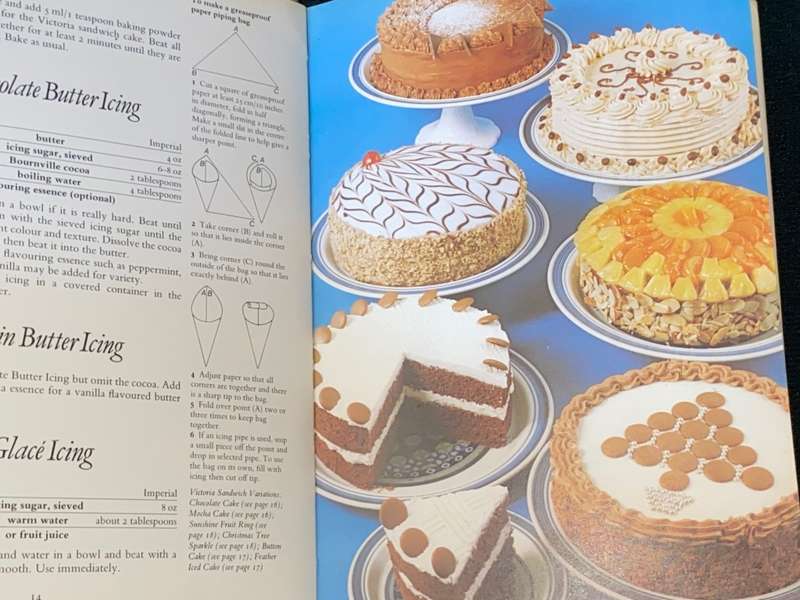 CADBURY`S CHOCOLATE COOKBOOK BY PATRICIA DUBAR