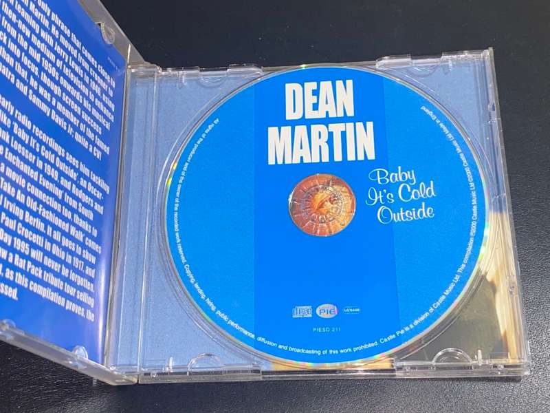 DEAN MARTIN  BABY IT`S COLD OUTSIDE CD