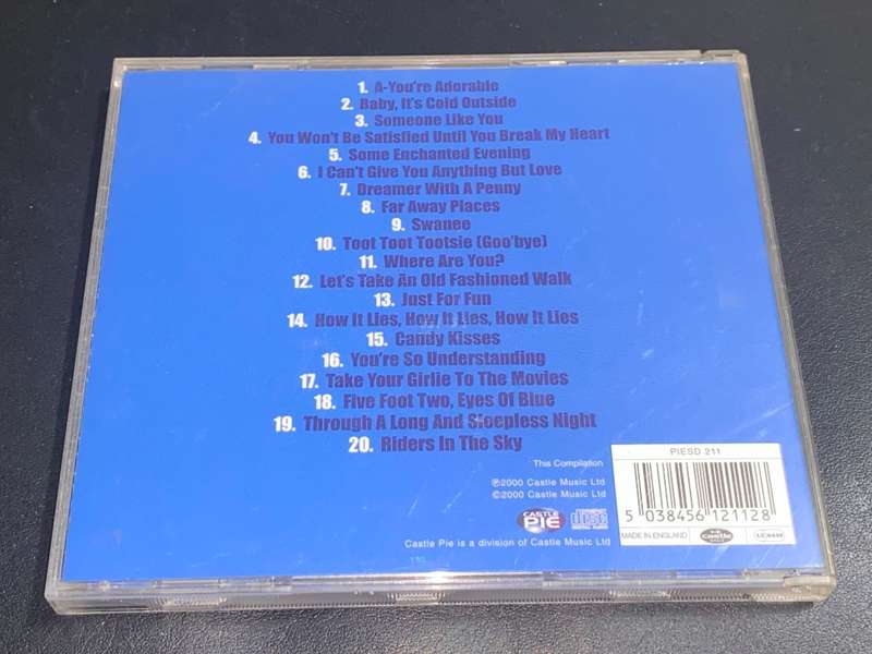 DEAN MARTIN  BABY IT`S COLD OUTSIDE CD