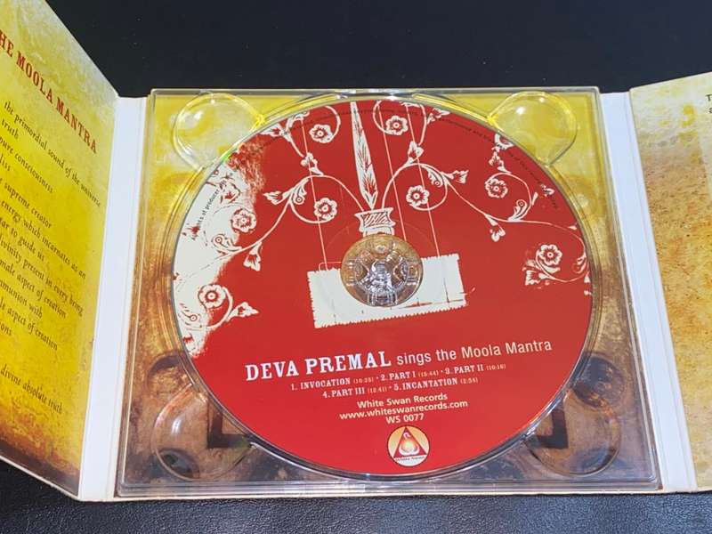 DEVA PREMAL SINGS THE MOOLA MANTRA CD