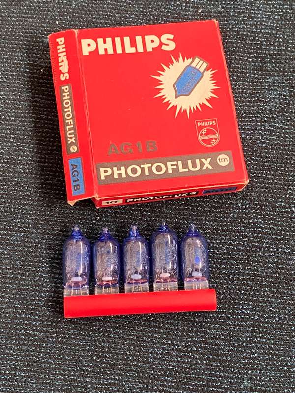 VINTAGE PHILIPS AG1B PHOTOFLUX CAMERA FLASH BULBS X 5