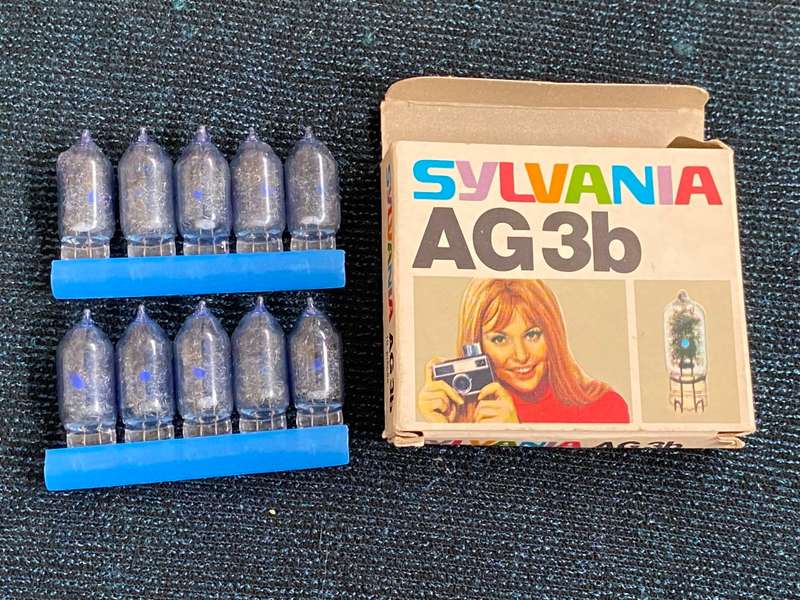 VINTAGE SYLVANIA AG3B CAMERA FLASH BULBS X 10